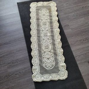 Vintage Beautiful Heritage Lace Doily Ivory